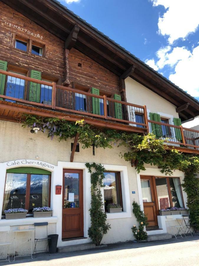 Cafe Cher-Mignon Et Chambres D'Hotes Chermignon-d'en Haut Bagian luar foto